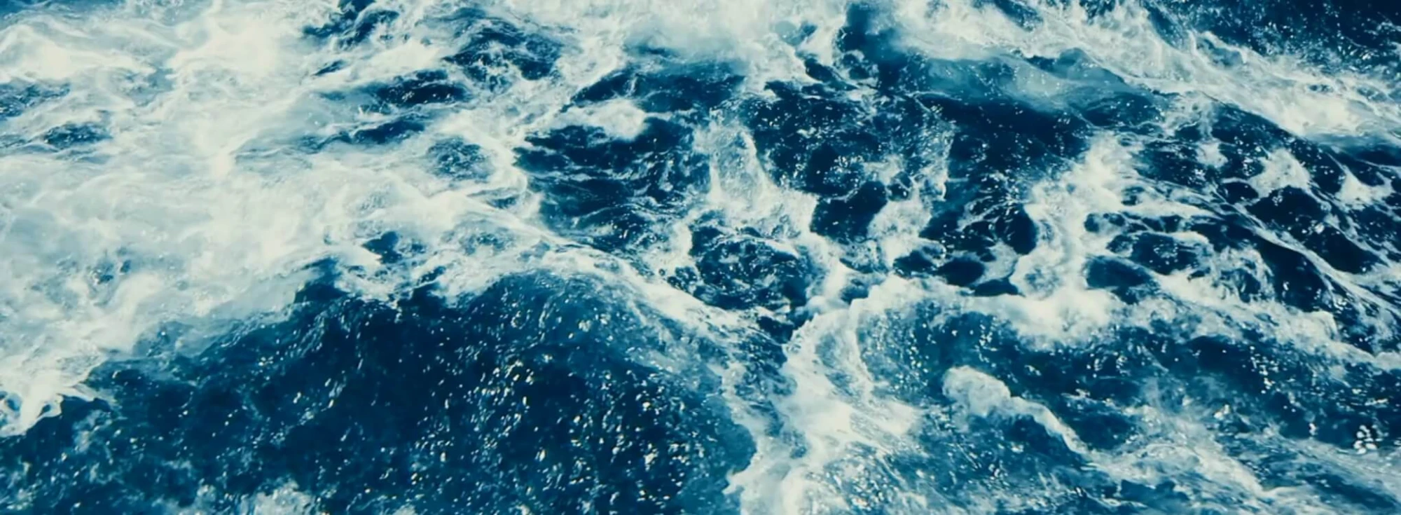 Ocean waves crashing